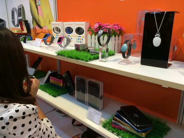 一米智能穿戴產品亮相2014香港秋季電子展，引領電子產品銷售新趨勢